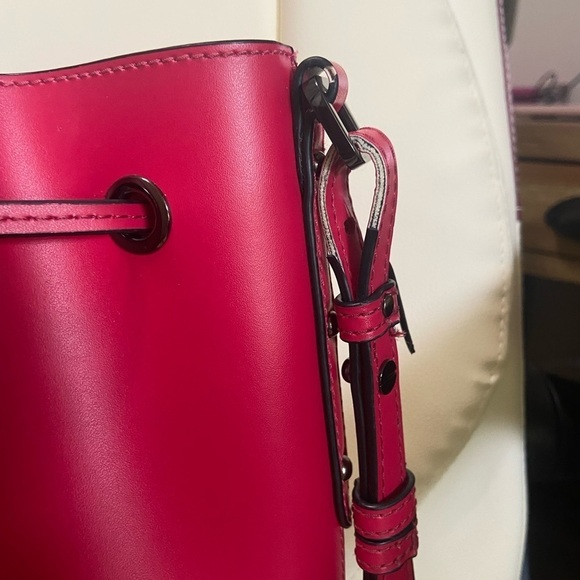 Armani Jeans bright red leather bucket bag w/ matching zip pouch EUC - Picture 4 of 9